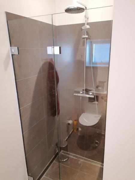 Bath foldedør  - Frostet glas - Matsort Bath foldedør  - Frostet glas - Matsort