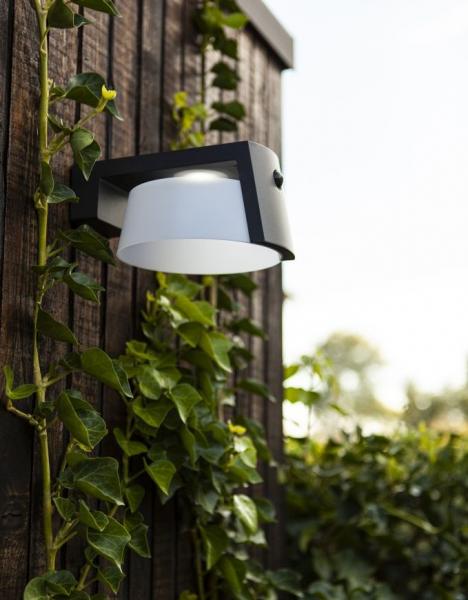 Lutec Solar Moon udendørslampe til væg m/solceller og sensor Lutec Solar Moon udendørslampe til væg m/solceller og sensor