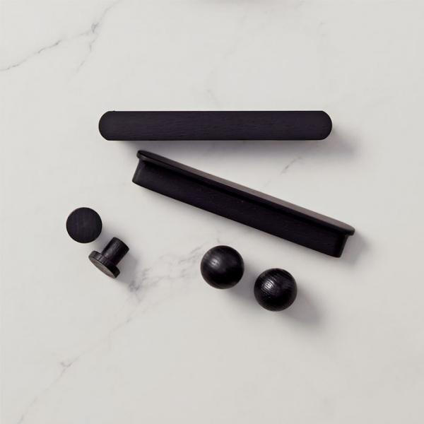 Beslagsboden B406 møbelknop i træ - Sort ask