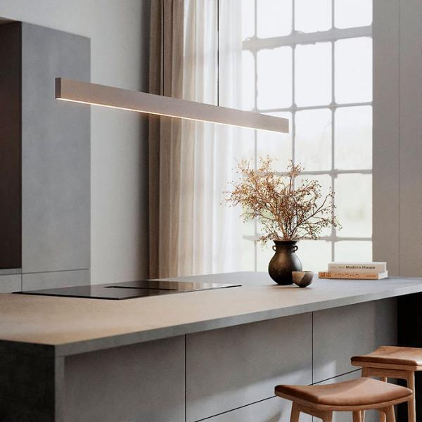 Cassøe Linea lineær pendellampe 180 cm - Mat bronze Cassøe Linea lineær pendellampe 180 cm - Mat bronze