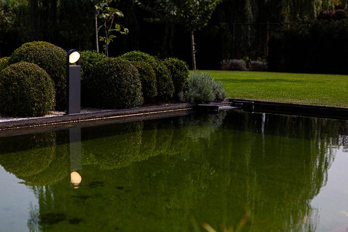 Lutec Architectural Fele udendørs standerlampe m/LED og justerbart hoved - Mørkegrå