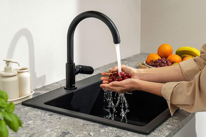 hansgrohe Vernis Blend M35 210 køkkenarmatur m/ svingtud - Mat sort